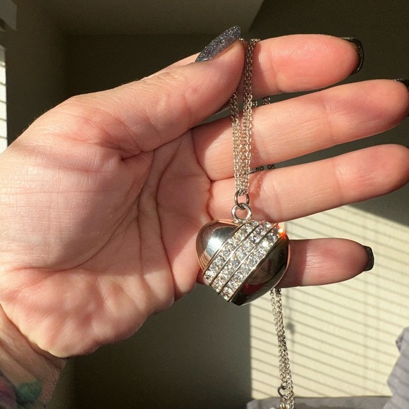 Diamond heart 3D puffy sterling silver with 18’ chain - Picture 3 of 4